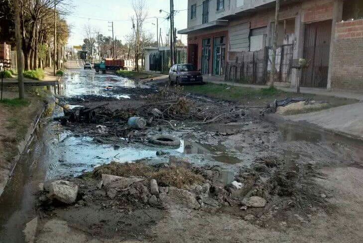 ¿Siria? No, Florencio Varela: Vecinos se quejan de la calle donde "parece que explotó una bomba"