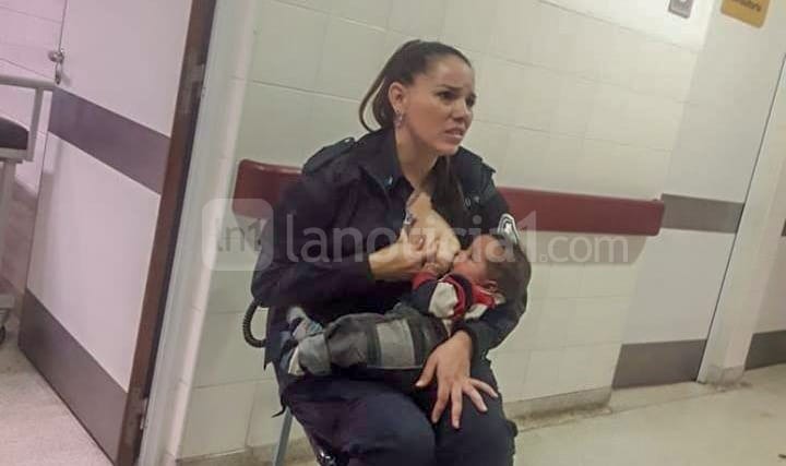 Emocionante gesto de una mujer policía en Berisso: Amamantó a un bebé abandonado 