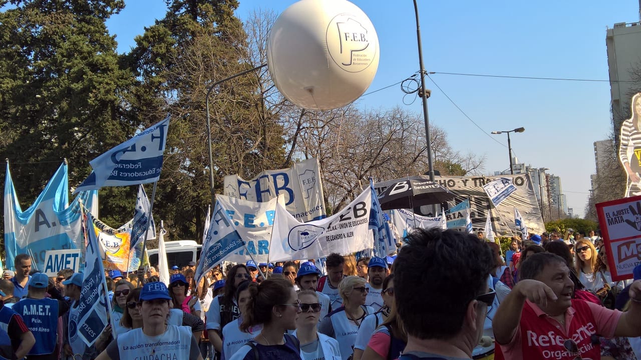 Los docentes bonaerenses marchan en La Plata ante la falta de acuerdo salarial