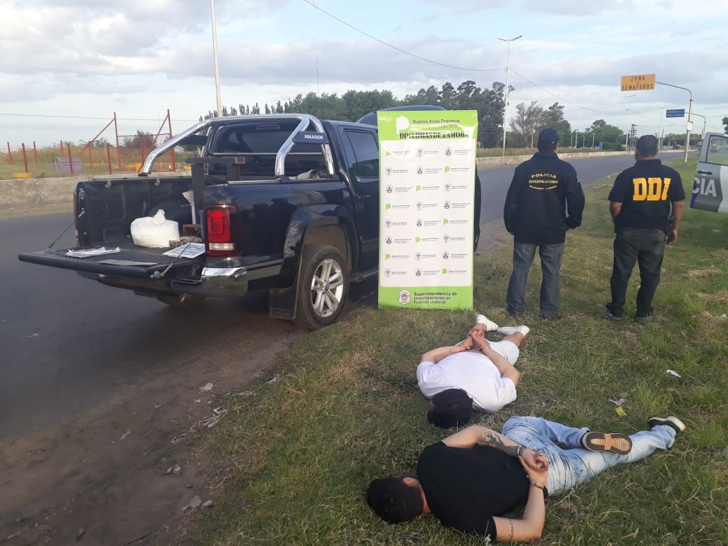 Lomas de Zamora: Los paró la Policía y les descubrieron 16 kilos de cocaína en la camioneta