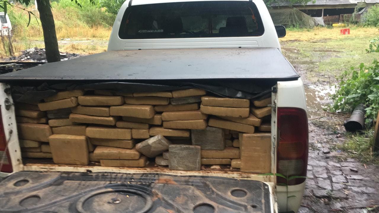 Secuestran una camioneta con casi 1200 kilos de marihuana para vender en la Costa