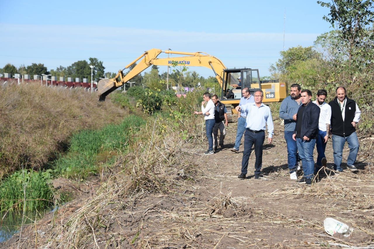 Ituzaingó: Descalzo recorrió trabajos de saneamiento del Arroyo Soto