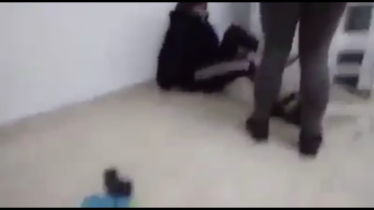 Filman a una empleada municipal golpeando a una menor en un hogar de Niños de Tandil