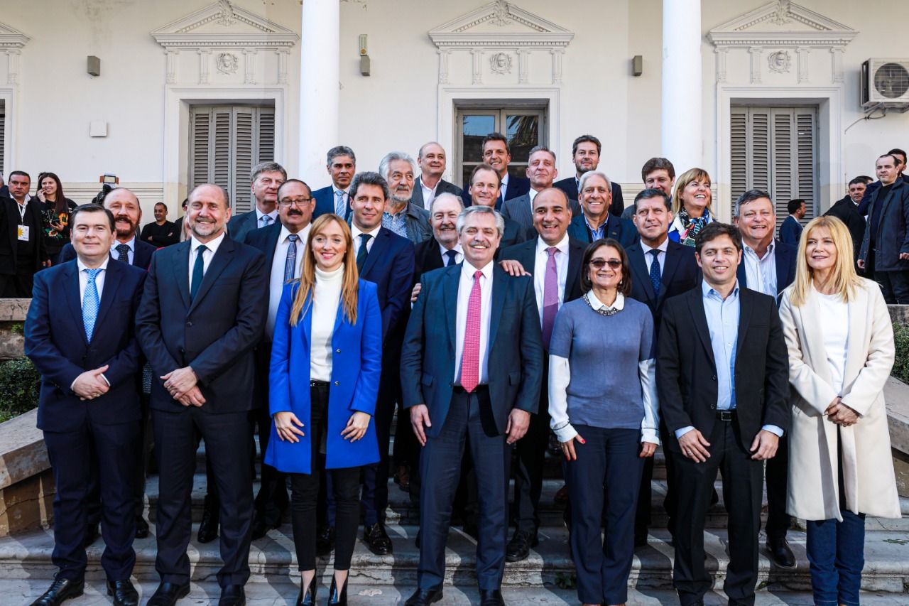 Kicillof firmó un "acta compromiso federal" con Alberto Fernández y gobernadores