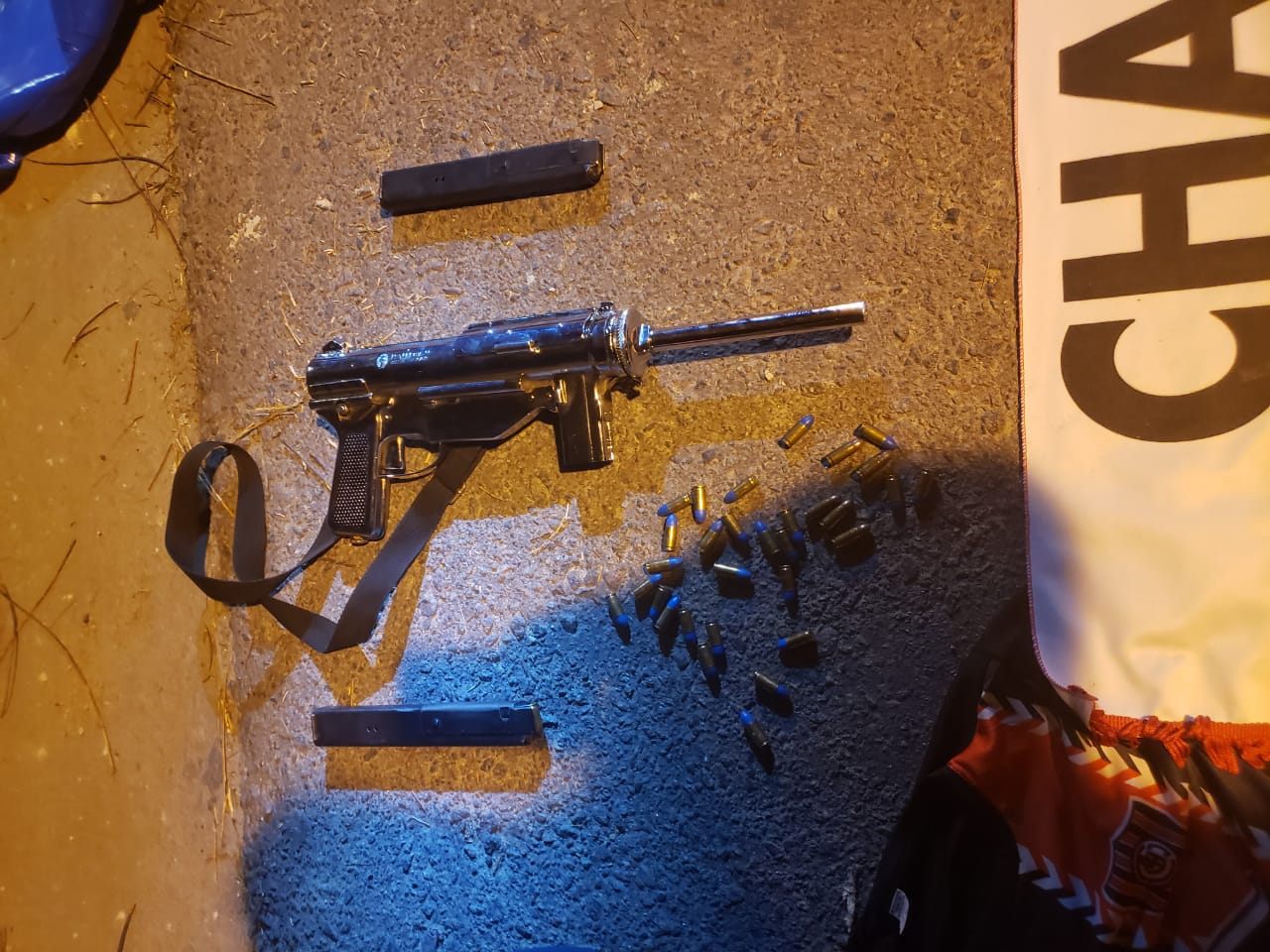 Ametralladoras y pistolas: Secuestran un arsenal de la barra de Chacarita y hay 4 detenidos 