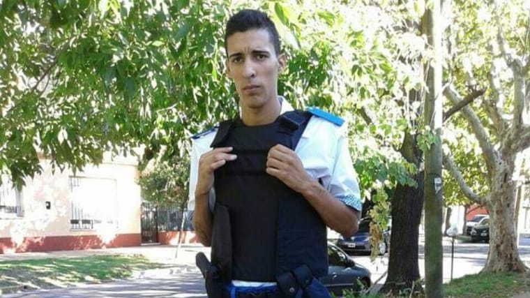 Asesinaron a un policía de un tiro en el pecho para robarle la moto en Esteban Echeverría