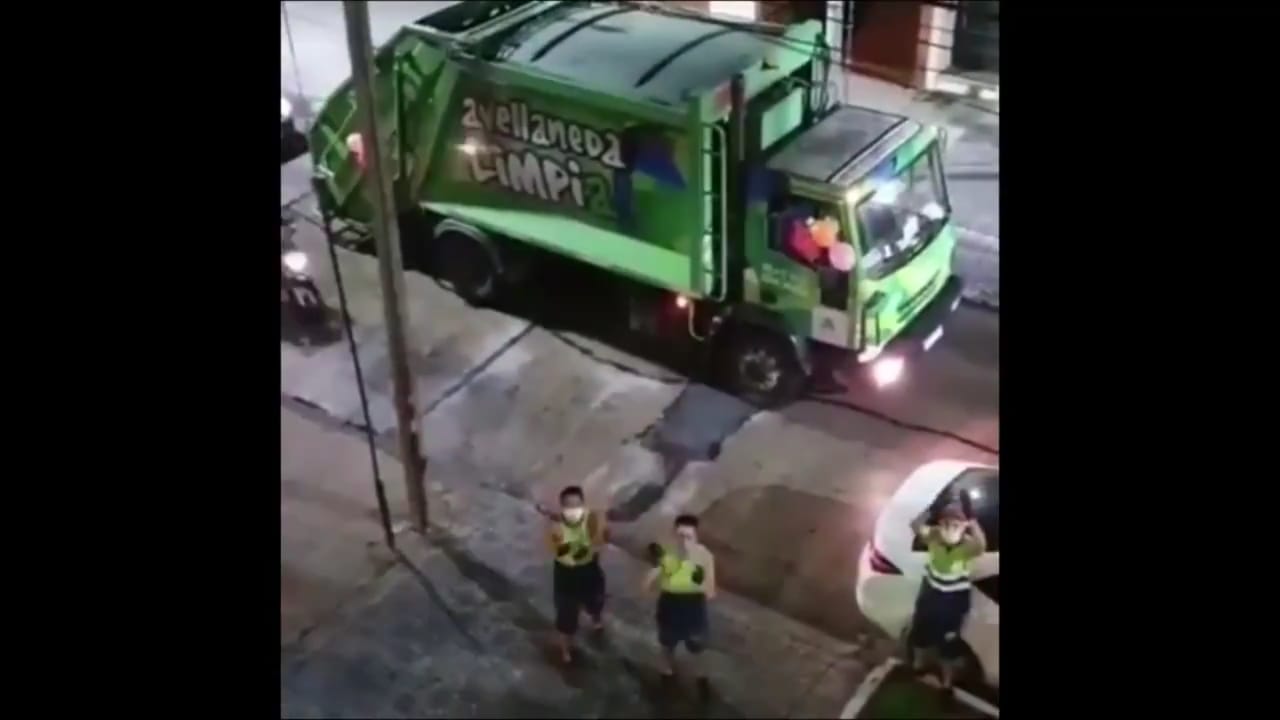 Héroes de la cuarentena: Recolectores de basura le cantaron el feliz cumpleaños a un nene en Avellaneda