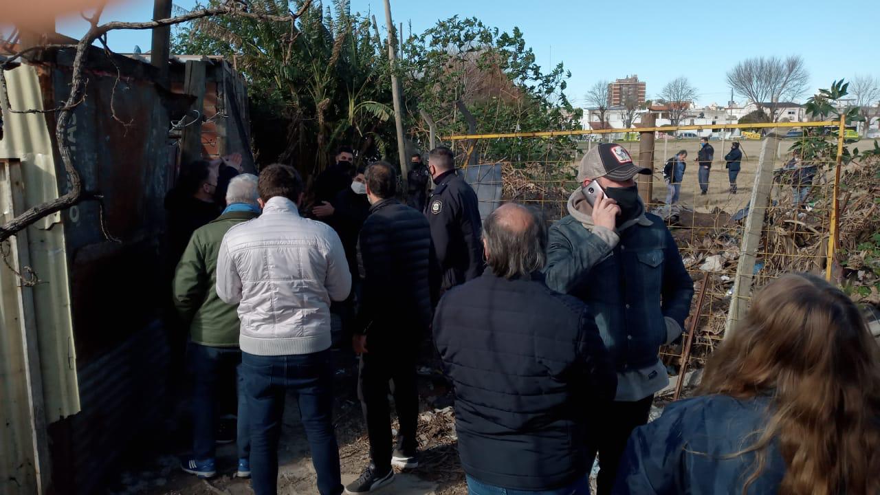 Principio de toma de terreno: Operativo de la Municipalidad de 3 de febrero en predio de Almagro