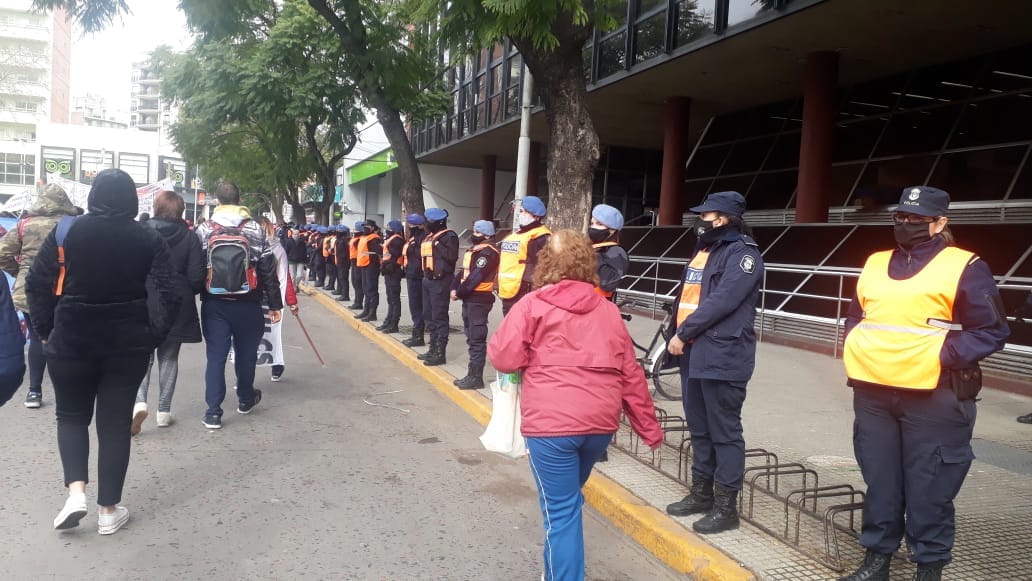 En reclamo de alimentos: Organizaciones sociales se manifestaron frente a la municipalidad de Esteban Echeverría