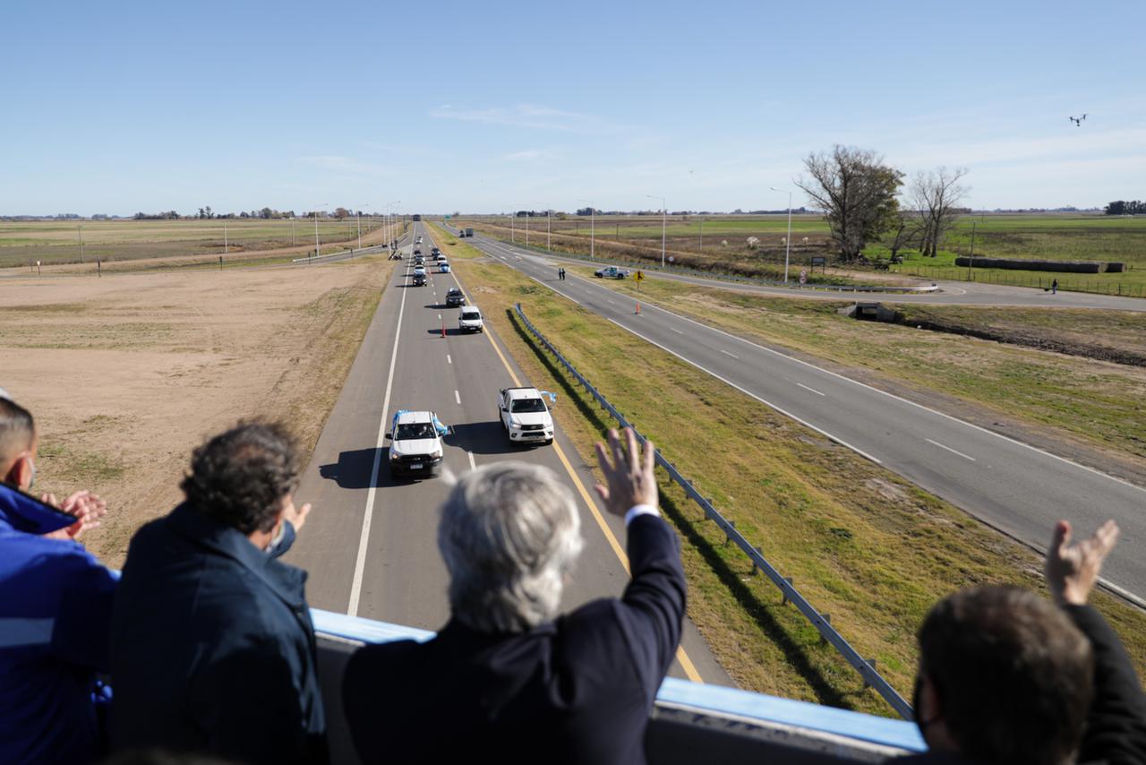 Fernández inauguró junto a Kicillof un tramo de la Autopista Ruta Nacional 7 entre Chacabuco y Junín