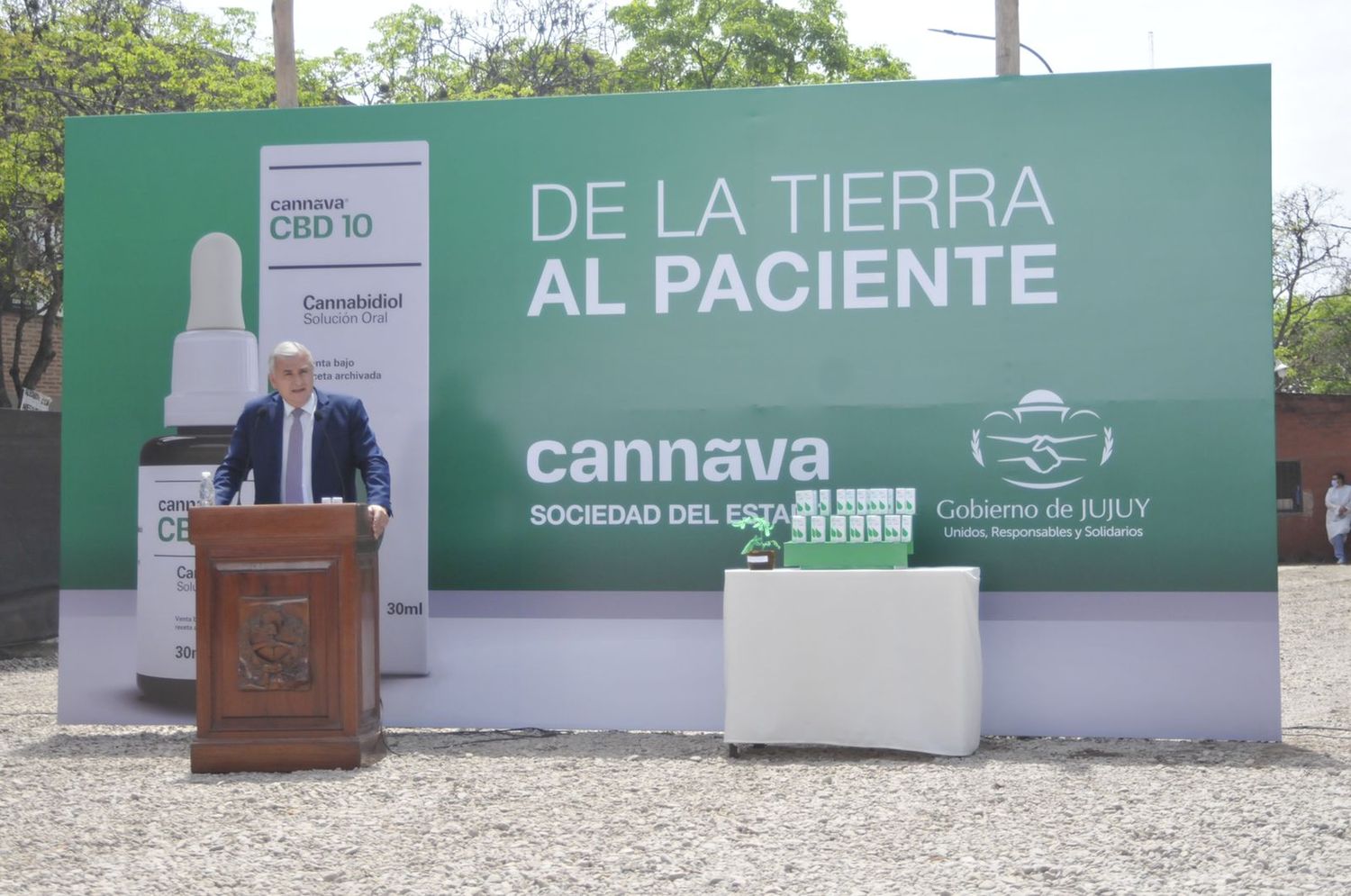 Familias de Jujuy recibieron los primeros aceites medicinales de cannabis producidos entre el Gobierno y Cannava