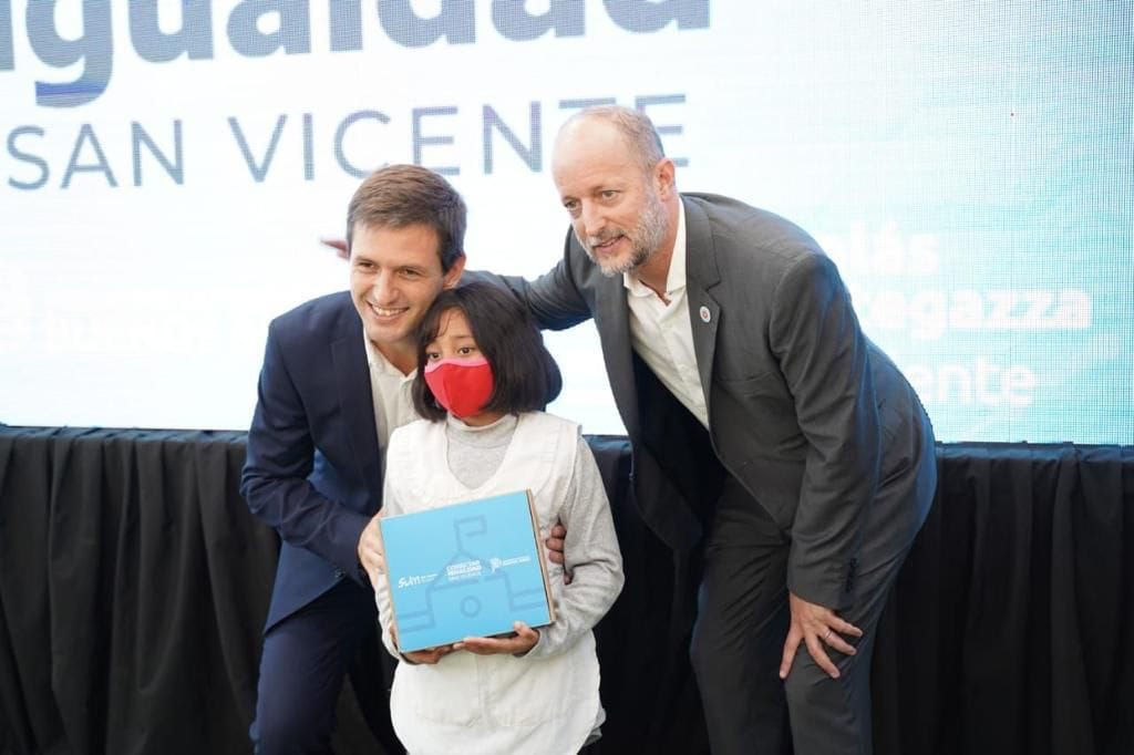 Tablets para alumnos de primaria: Insaurralde y Mantegazza lanzaron "Conectar Igualdad San Vicente"