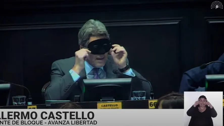 Castello se puso un antifaz para rechazar el consenso fiscal: "Para votar este atraco van a tener que esconderse"