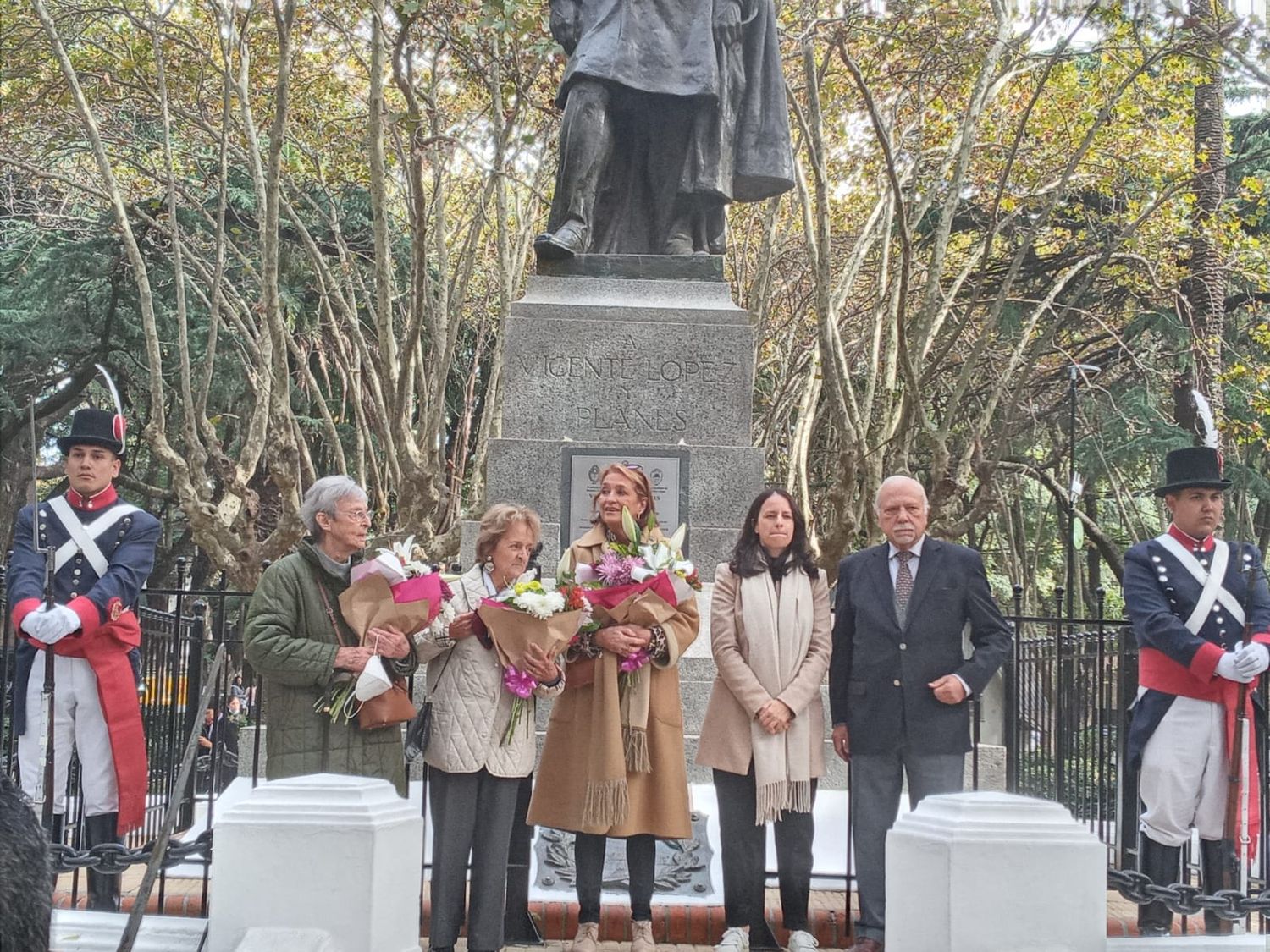Día del Himno: Soledad Martínez y la Asociación Amigos del Museo rindieron homenaje a Vicente López y Planes