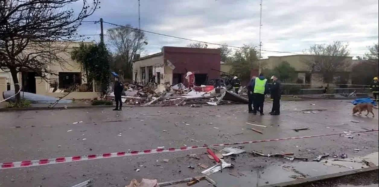 Tragedia en Coronel Dorrego: Murió una mujer tras una terrible explosión que provocó daños en toda la cuadra