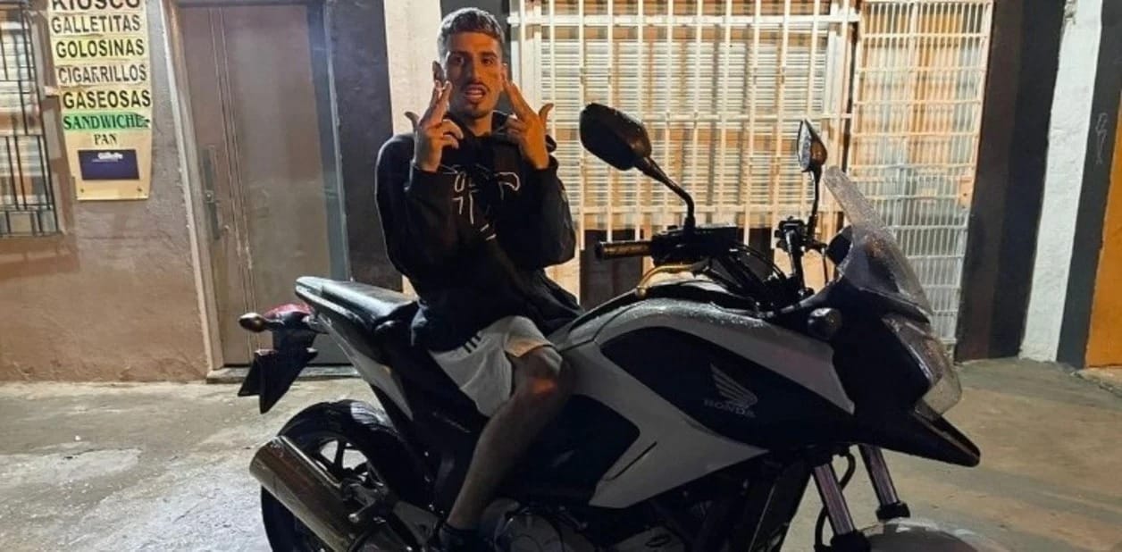 El cantante de cumbia "El Noba" sufrió un accidente de moto y está internado grave en Florencio Varela