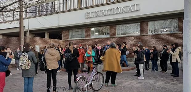 Convulsión en Villegas: Docentes de escuelas salieron a decirle 'basta' a la violencia y amenazas por parte de los padres
