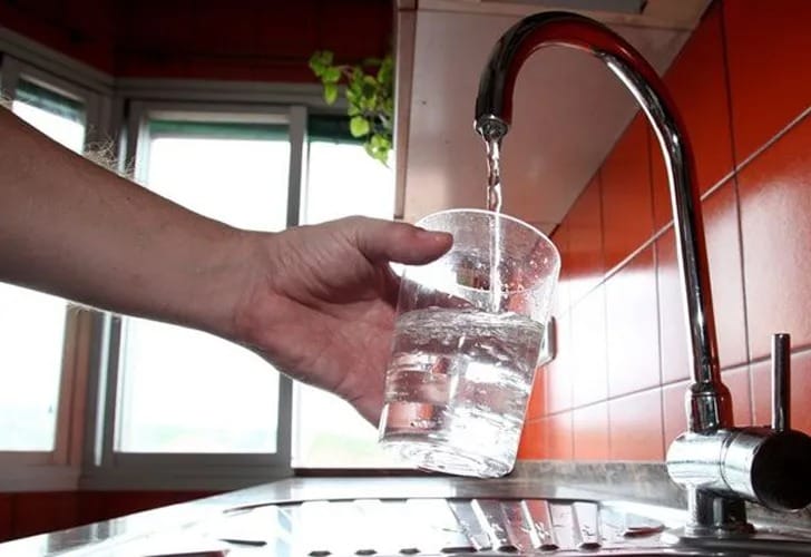 Pese al aumento de AYSA, la tarifa de agua seguirá siendo la más barata de los servicios públicos