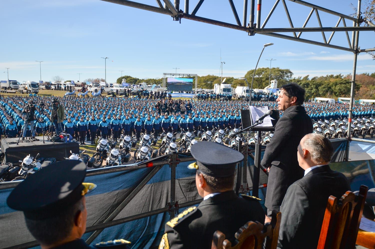 Vicente López: Kicillof tomó juramento de fidelidad a la Bandera Nacional a cadetes de la Policía de la Provincia