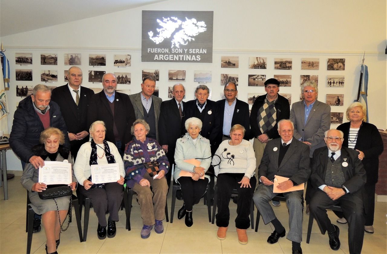 Con Landriscina presente, los veteranos de Malvinas recibieron un emotivo homenaje de los Pioneros de Vicente López
