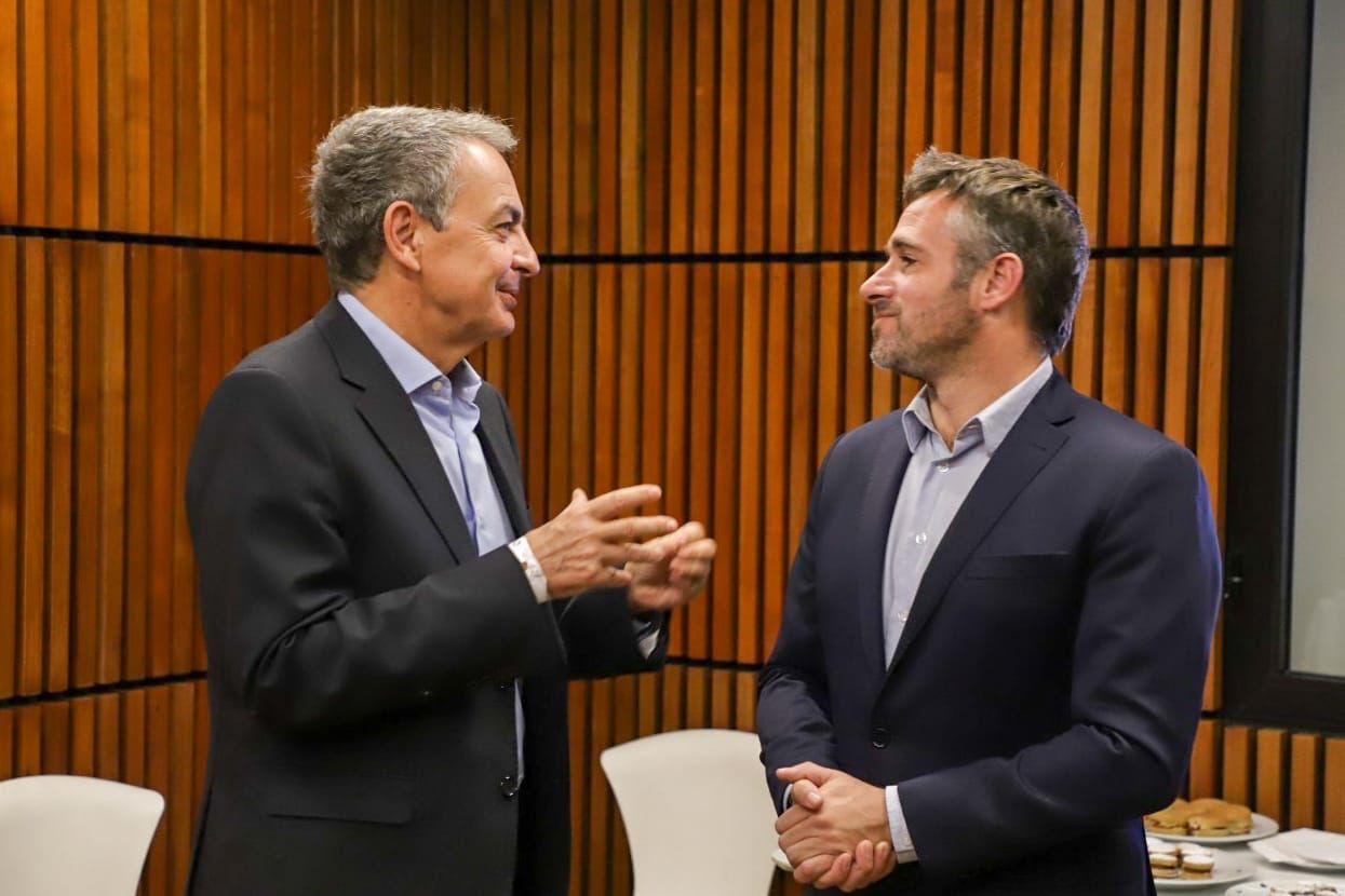 Achával junto a los ex presidentes de Colombia y de España, Samper y Zapatero