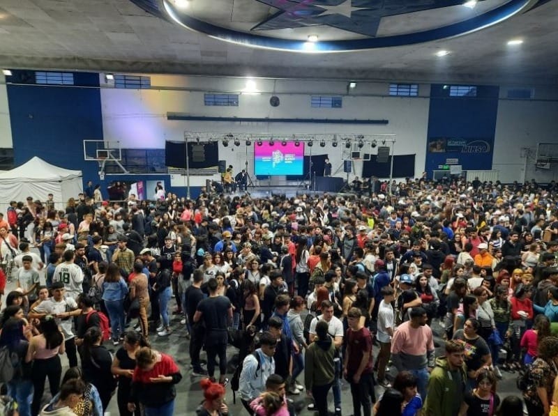 Video: Festival de Freestyle en Olavarría se suspendió por disturbios con la gente que quedó sin ingresar