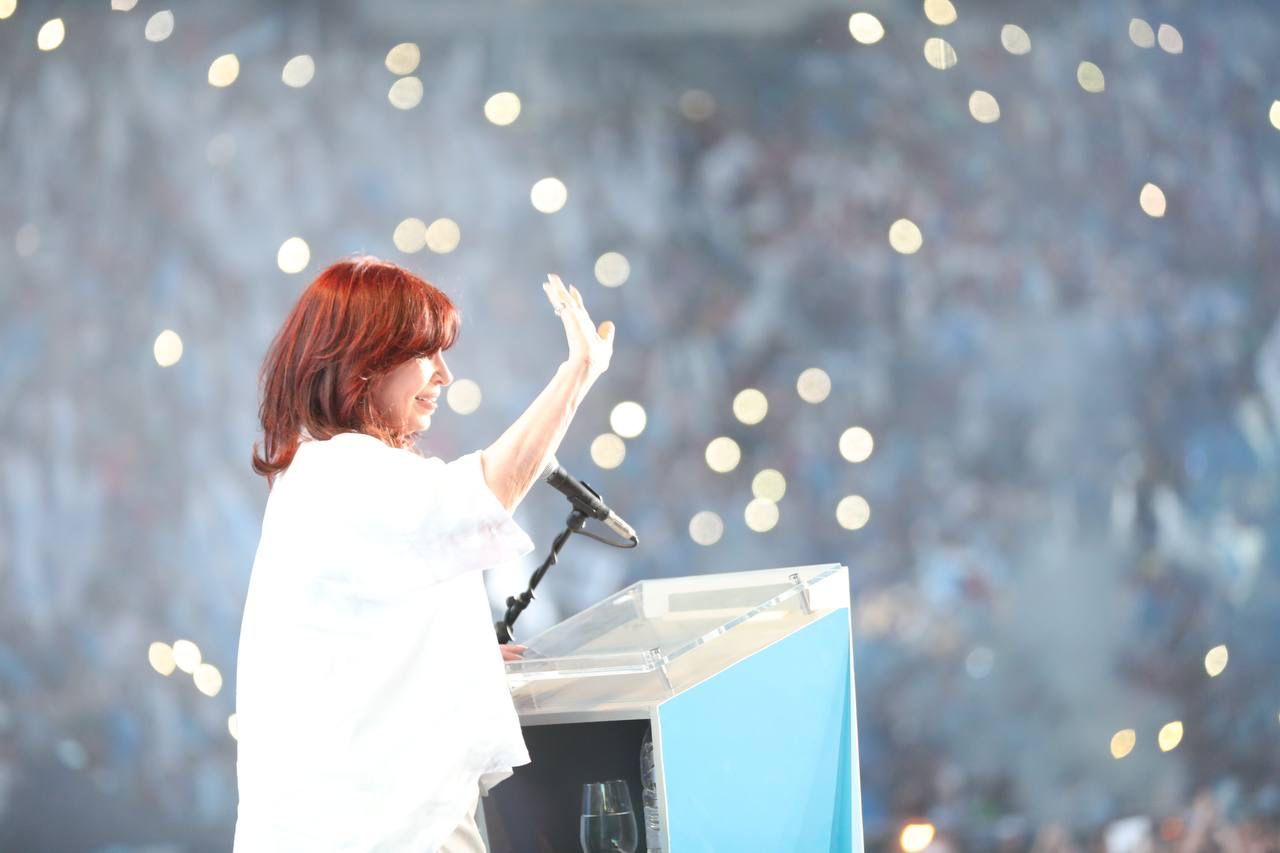 "Cómo decía el General: todo en su medida y armoniosamente", dijo CFK ante los cánticos de 'Cristina Presidenta'