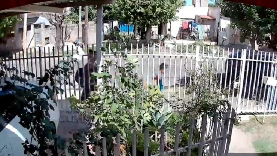 Impactante video: El desesperado pedido de auxilio de una mamá asaltada junto a su hijo en La Matanza 