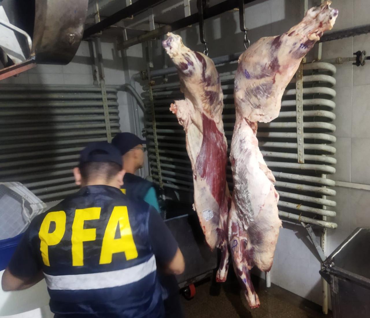 Intoxicación en Berazategui: La Policía Federal allanó dos carnicerías