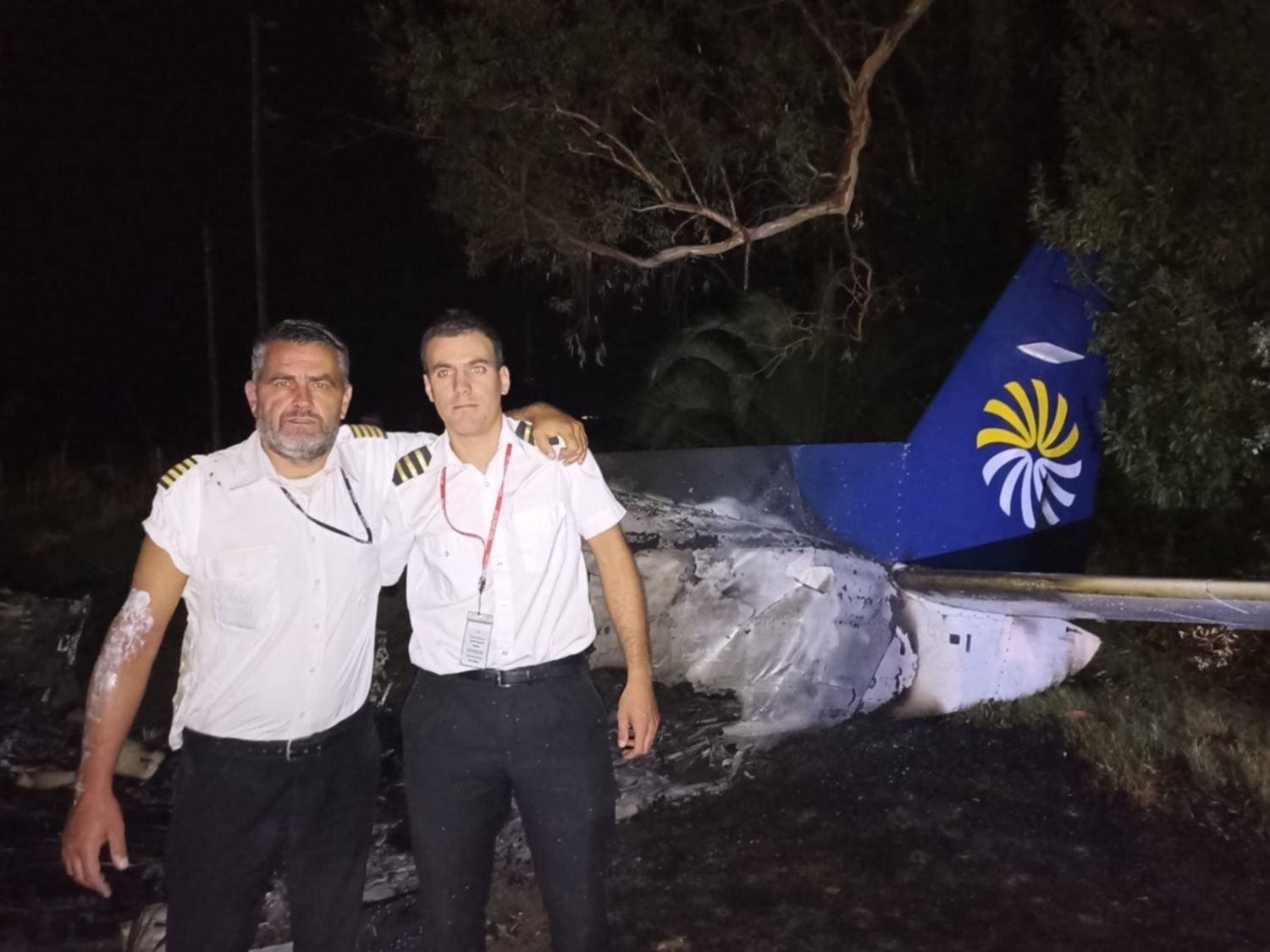 Milagro en Berisso: Se estrelló una avioneta y los pilotos lograron escapar antes de que se prenda fuego