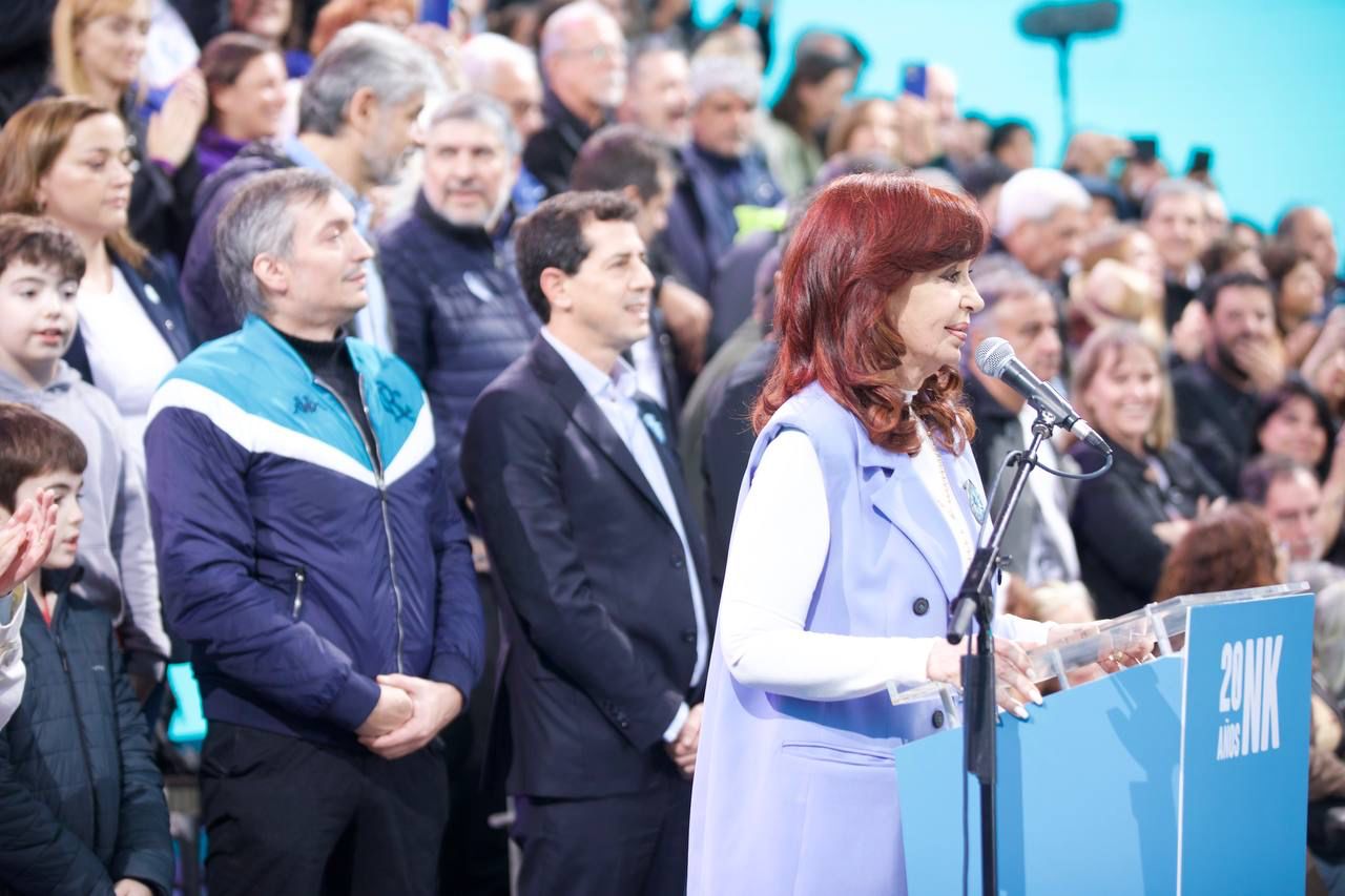 Cristina Fernández a 20 años de la asunción de Kirchner: "Yo soy del pueblo y de ahí no me muevo"