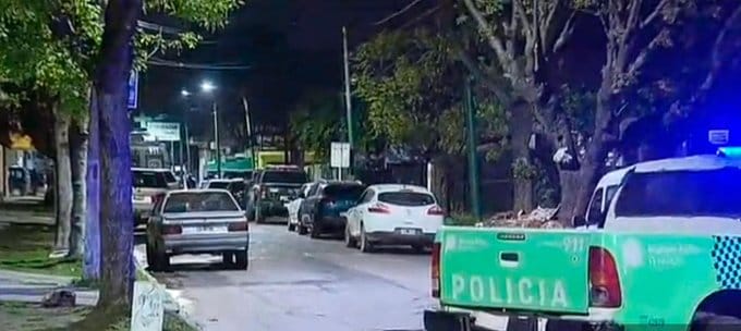 Tensión en Ituzaingó: Un policía con delirios místicos se atrincheró en su casa y disparó contra sus compañeros