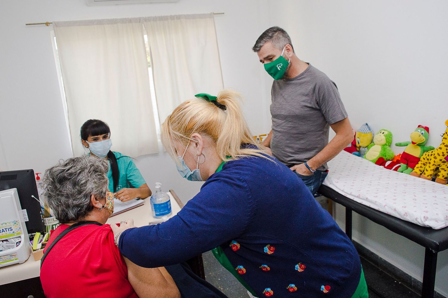Hurlingham: Zabaleta supervisó campaña de vacunación antigripal en el centro de salud Ángel Bo