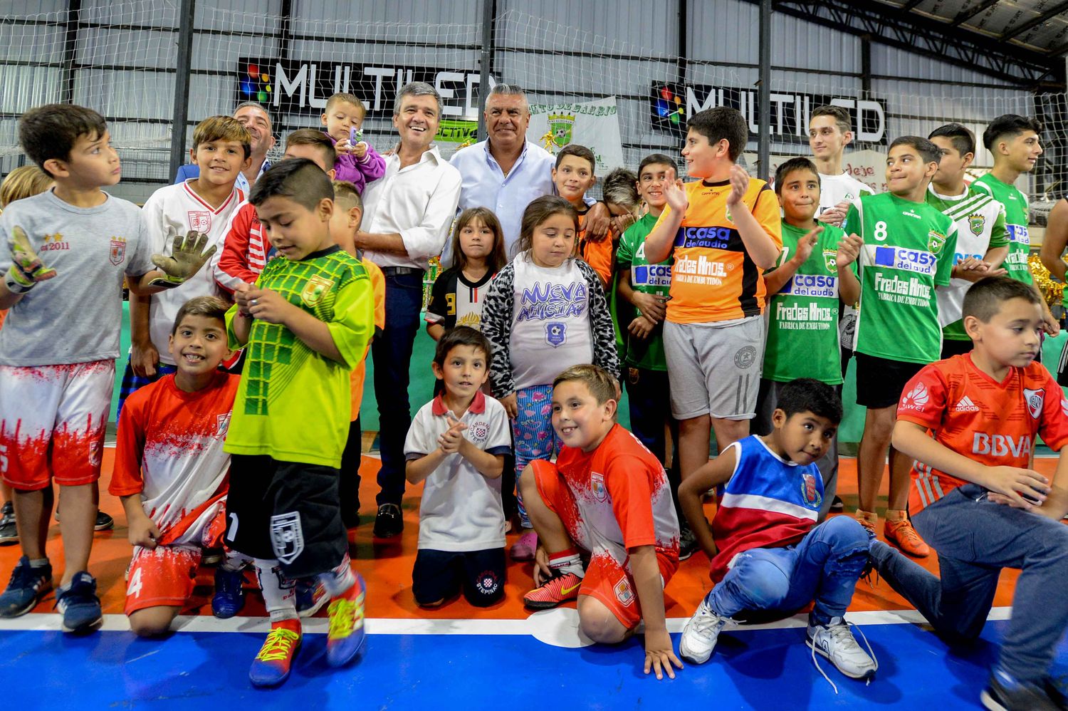 Hurlingham: Se presentó la liga infantil de fútbol con la presencia de "Chiqui" Tapia de AFA