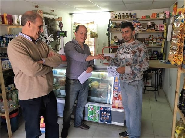 Avelino Zurro entregó nuevos subsidios a vecinos de Pehuajó