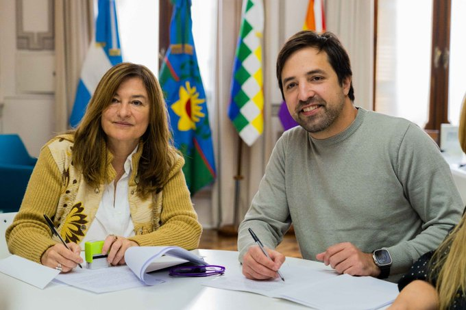 Estela Díaz y Kreplak firman convenio para promocionar la donación. Foto 2