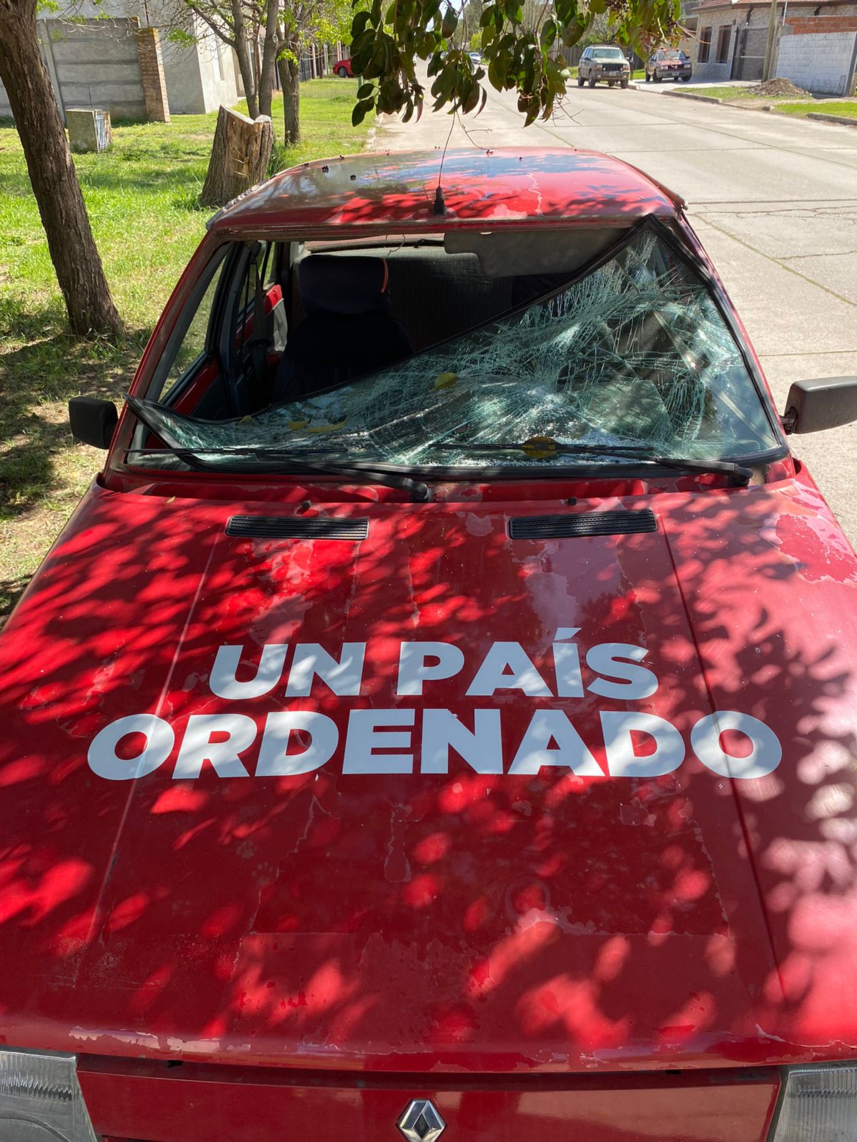 Destrozaron vehículo de campaña de Juntos por el Cambio en Coronel Suárez