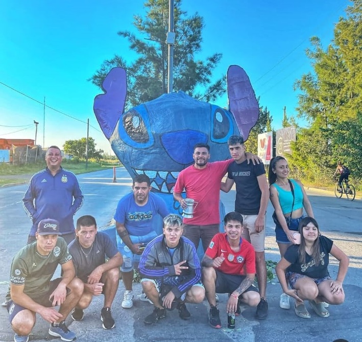 La banda de Stitch en 25 y 524.