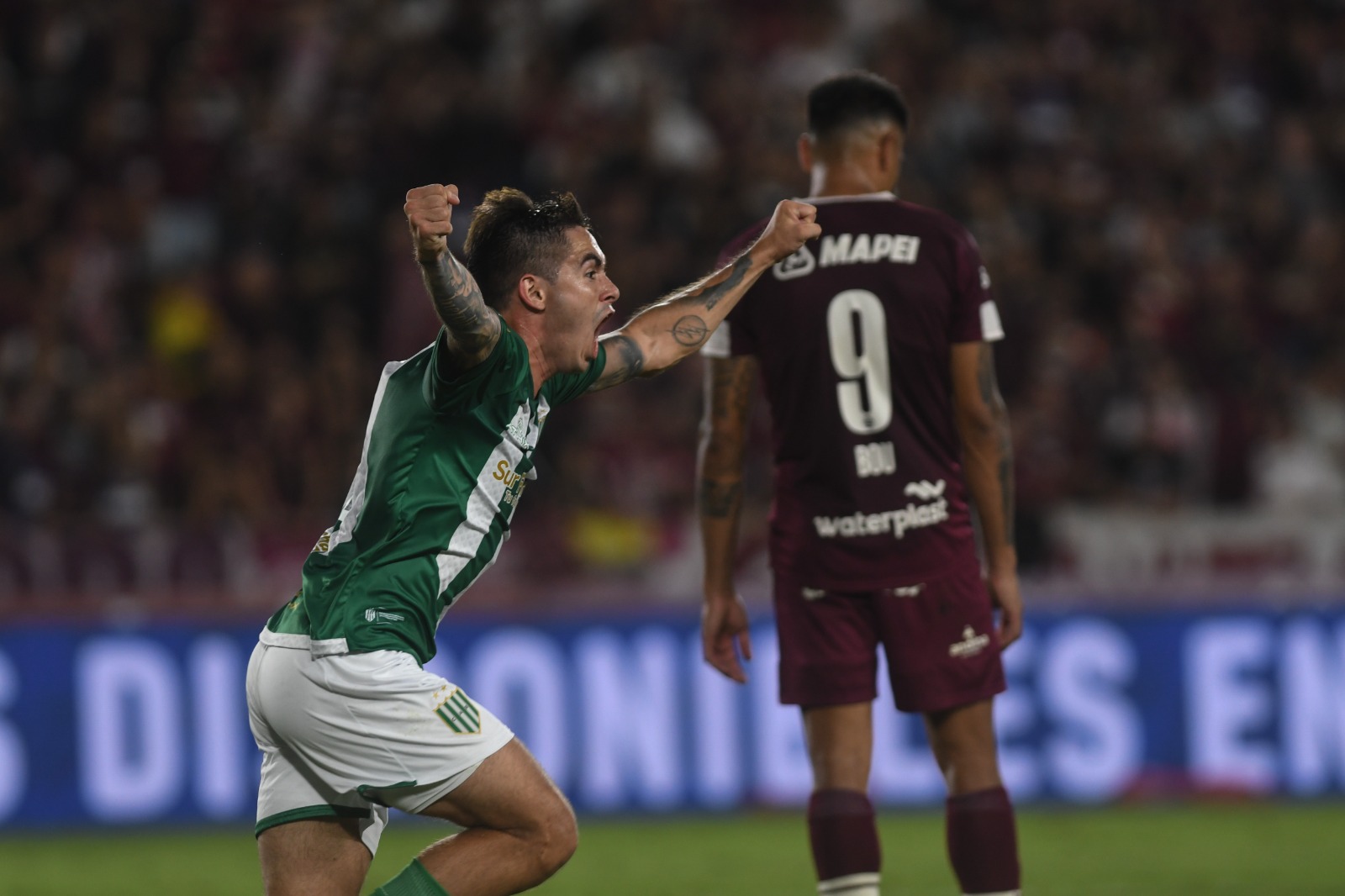 Banfield le empató a Lanús en el quinto minuto de descuento y ratificó