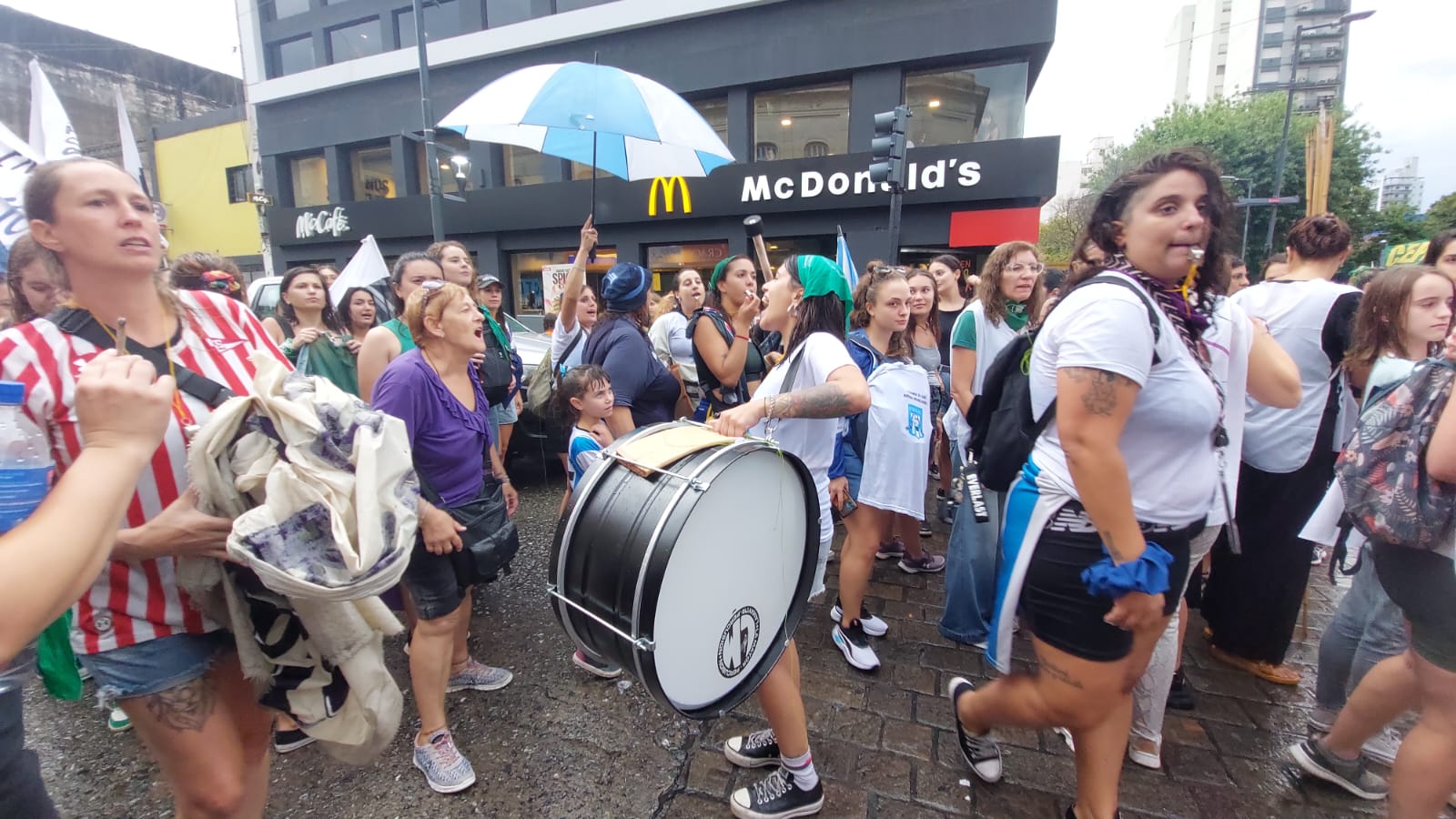 Un sector marchó a Tribunales en 8 y 51.