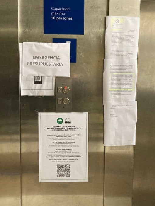 El ascensor en la facultad de Medicina en la UBA.