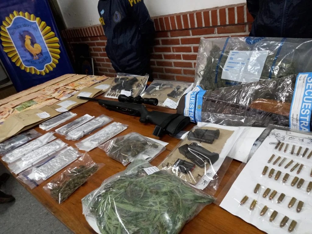 Los elementos secuestrados en los operativos (FOTO: La Capital).