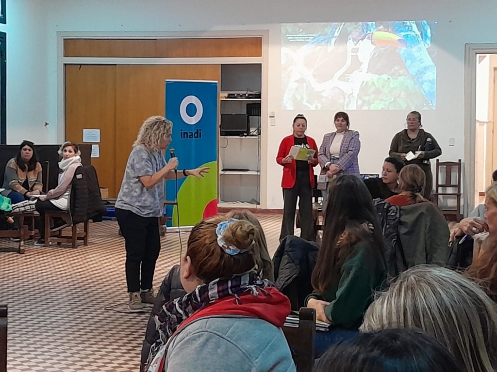 Charla sobre "Escuelas sin discriminación ni violencia"; brindada en junio del 2023.