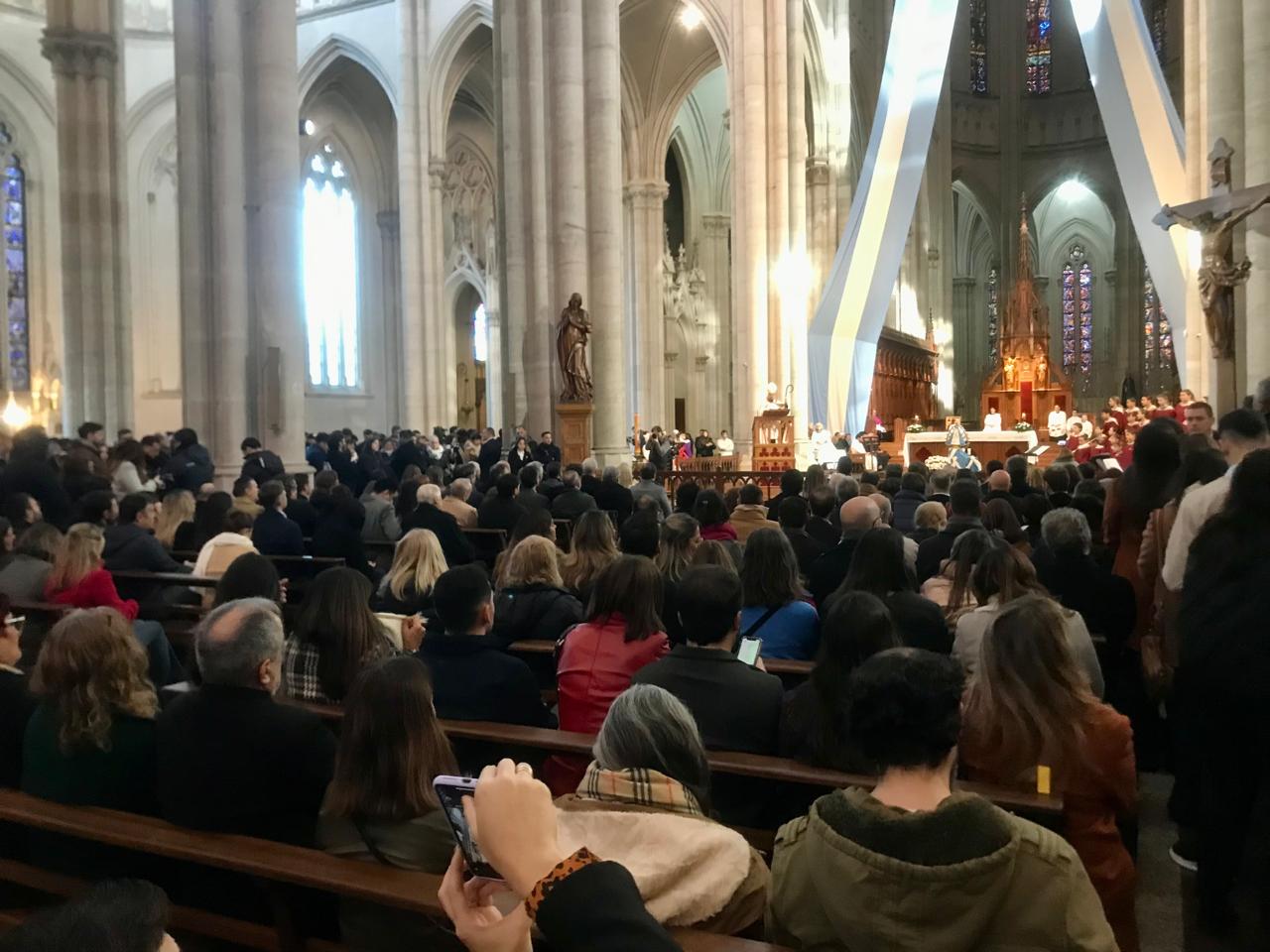 Estaban junto al Gobernador la Jefa de Asesores, Cristina Álvarez Rodríguez y el ministro de Gobierno, Carlos Bianco; el intedente local, Julio Alak;  y su pares de Ensenada y Berisso, Mario Secco y Fabián Cagliardi. También estuvieron presentes los presidentes de los Concejos Deliberante de las tres localidades, Marcelo Galland;  Luis Blasetti y  Aldana Iovanovich.