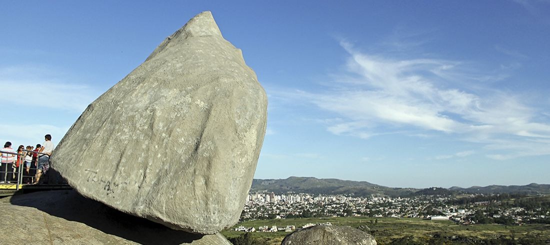 Piedra Movediza replica