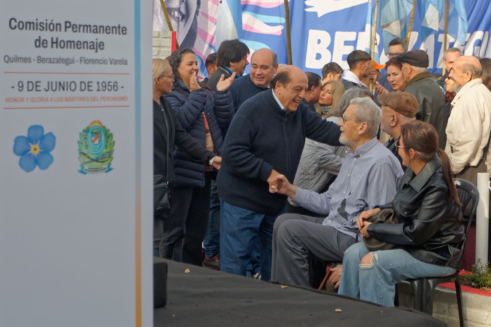 Multitudinaria presente en la conmemoración en el cementerio de Ezpeleta.