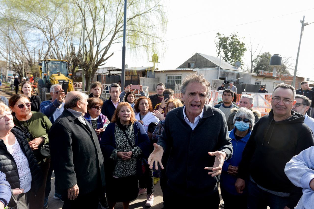 Katopodis y Mussi con los vecinos de Hudson.