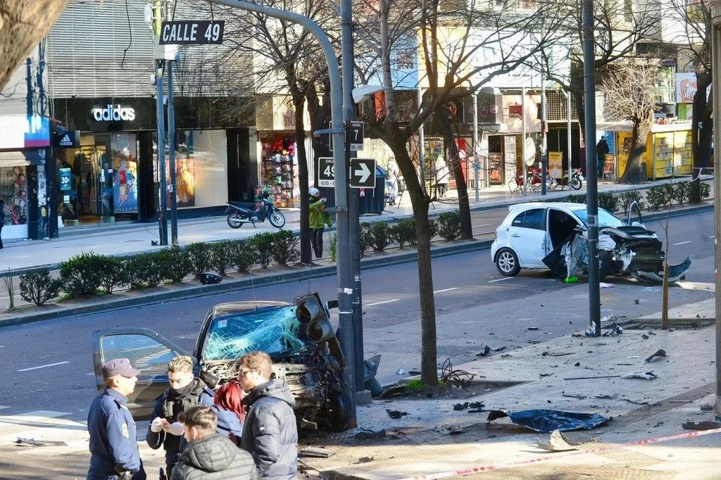 El accidente ocurrió en 7 y 49 a pocas cuadras de la Legislatura bonaerense.