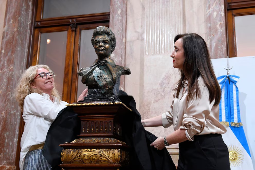 El busto fue donado por Ricardo Iorio.