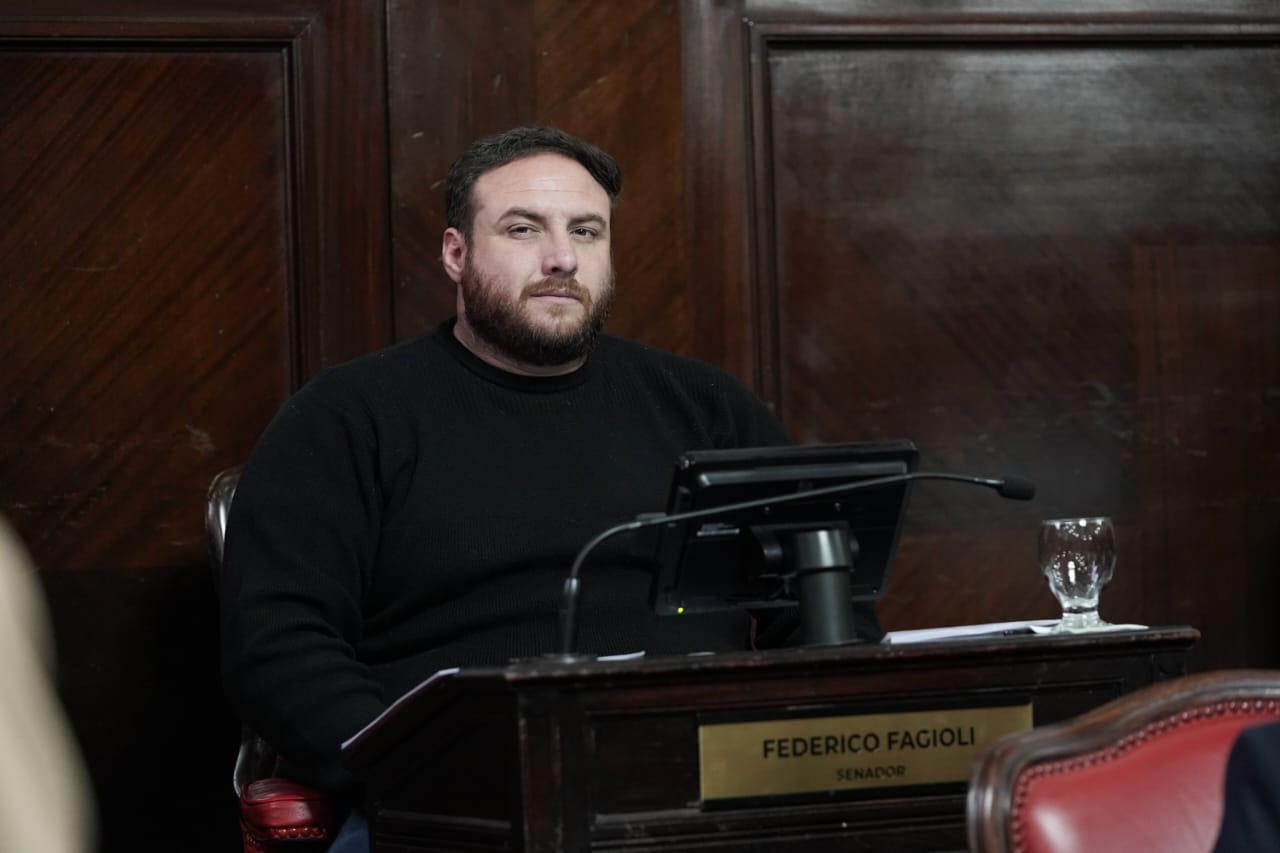 "Entreguistas de la universidad pública": Duro repudio del senador bonaerense Federico Fagioli al veto de Milei